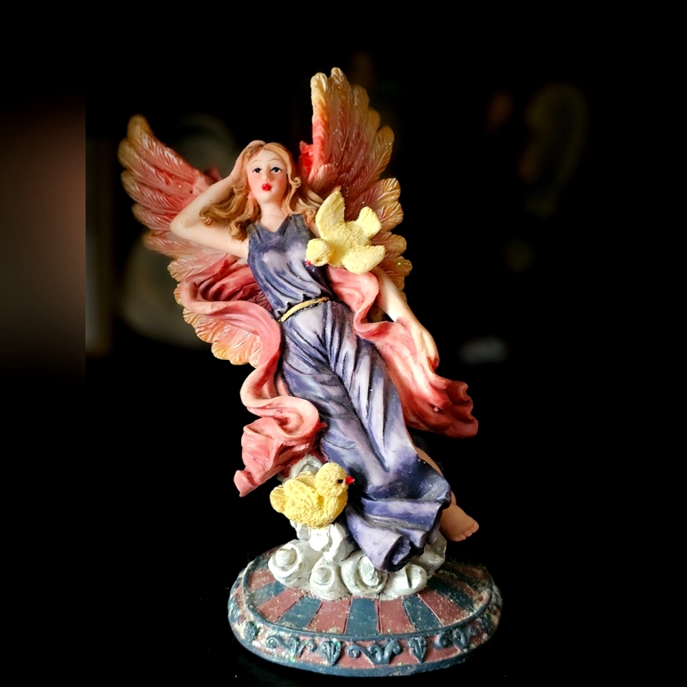 K's Collection Angel Figurine